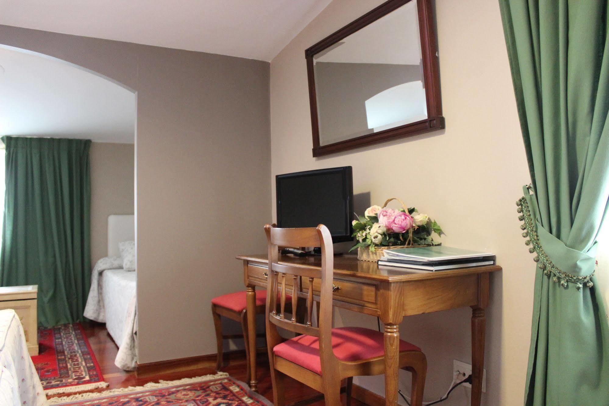Hotel O Pino Bagian luar foto