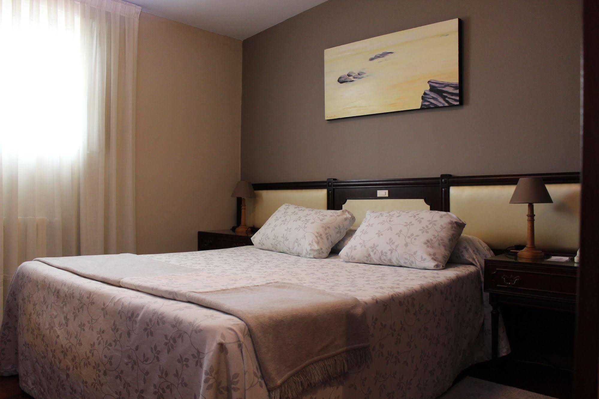Hotel O Pino Bagian luar foto