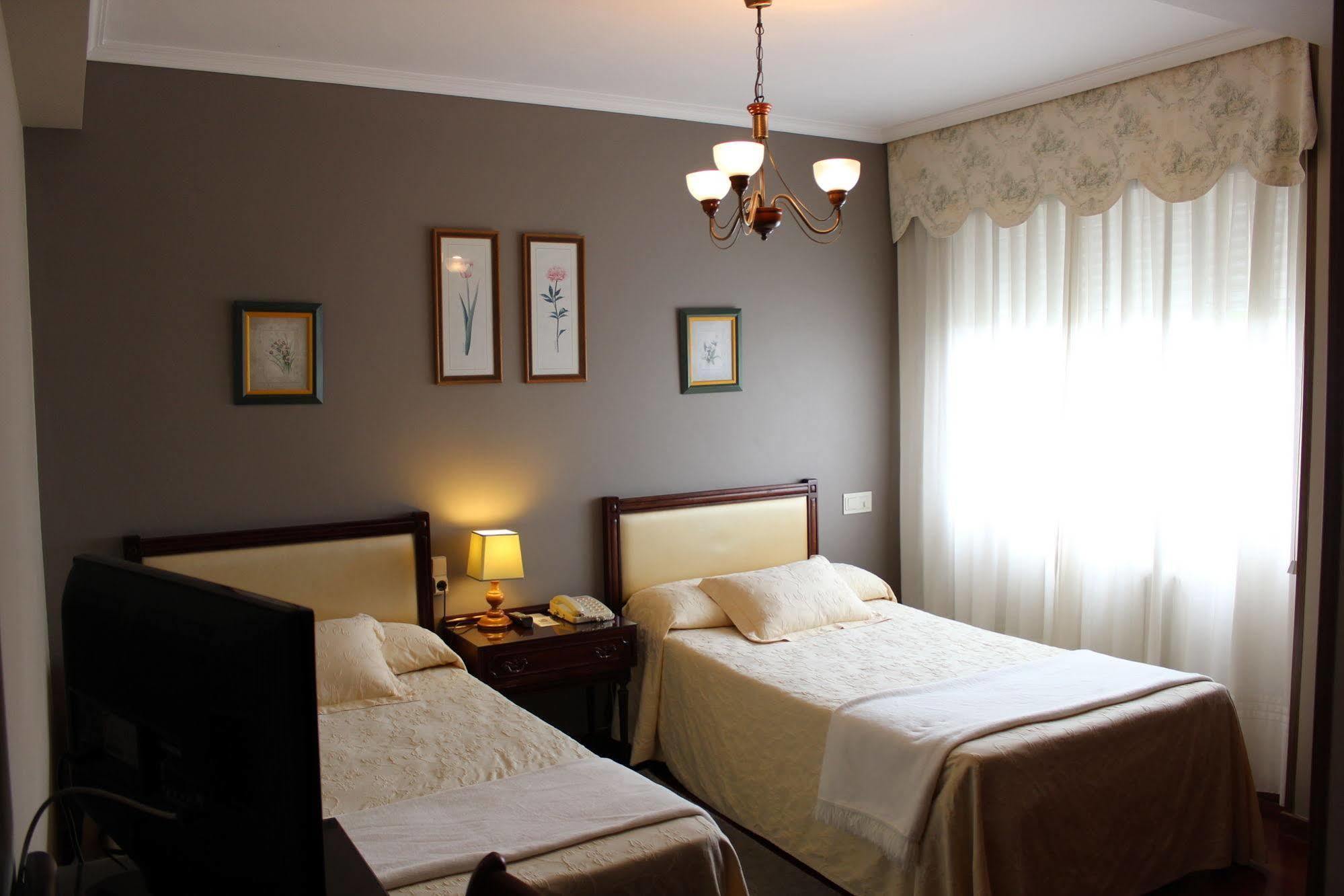 Hotel O Pino Bagian luar foto